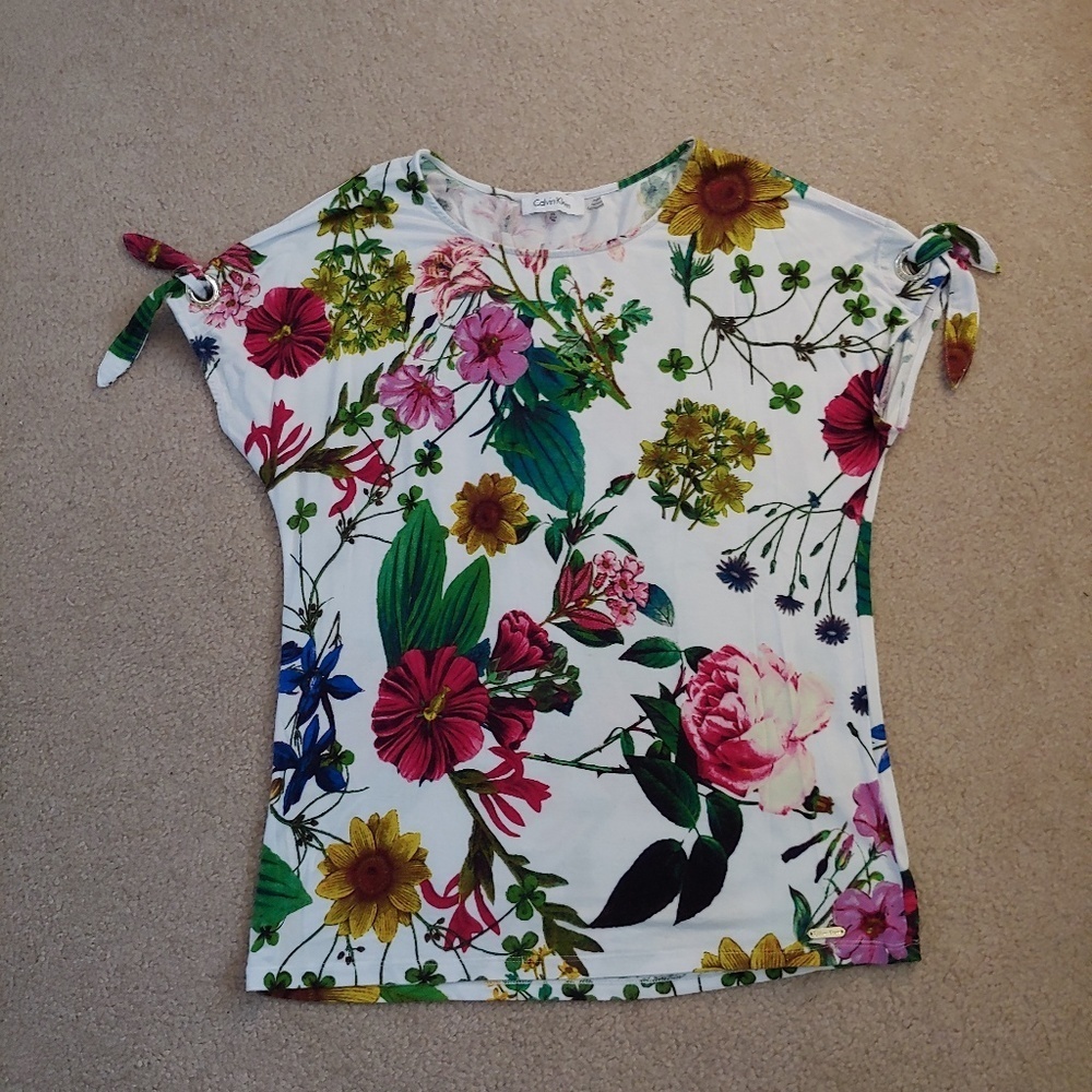 Calvin Klein floral cold shoulder gorgeous top
